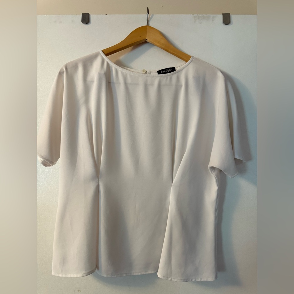 Lord & Taylor White Short Sleeve Blouse – Size Small (Fits More Like Medium)